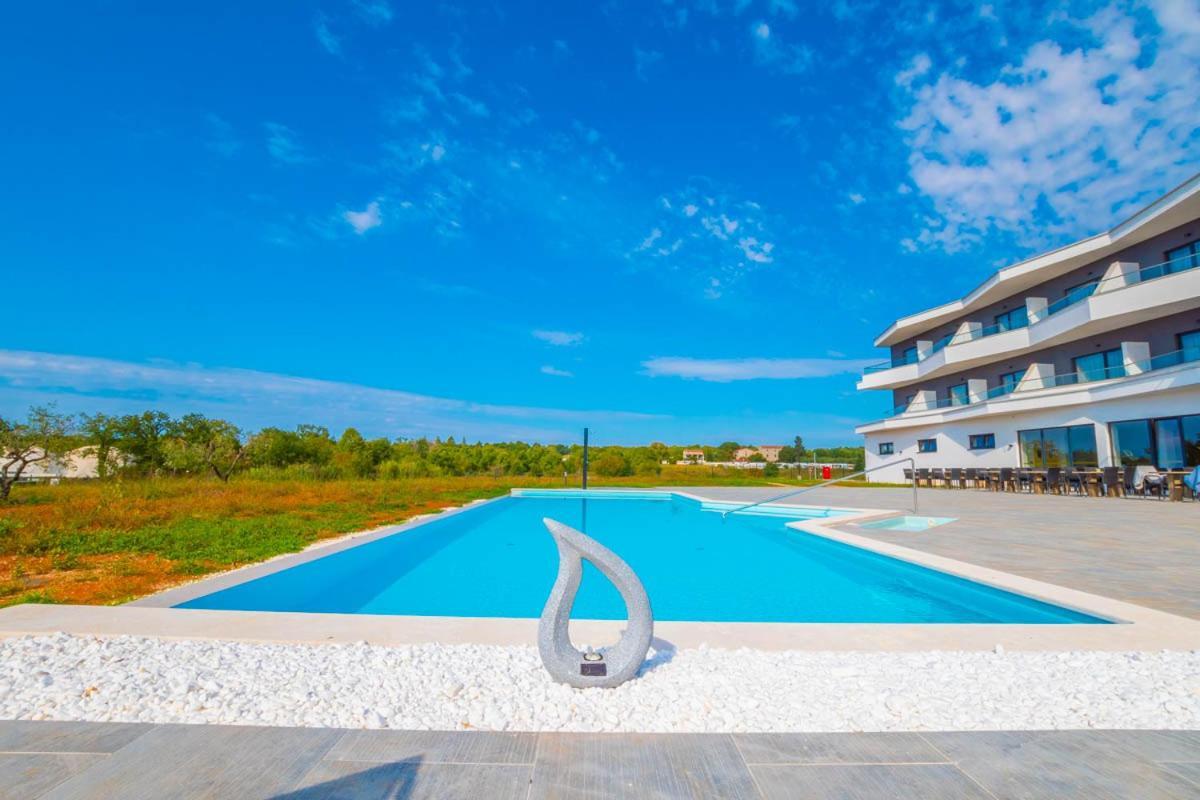 Hotel Delfin Lanterna Tar-Vabriga Exterior photo