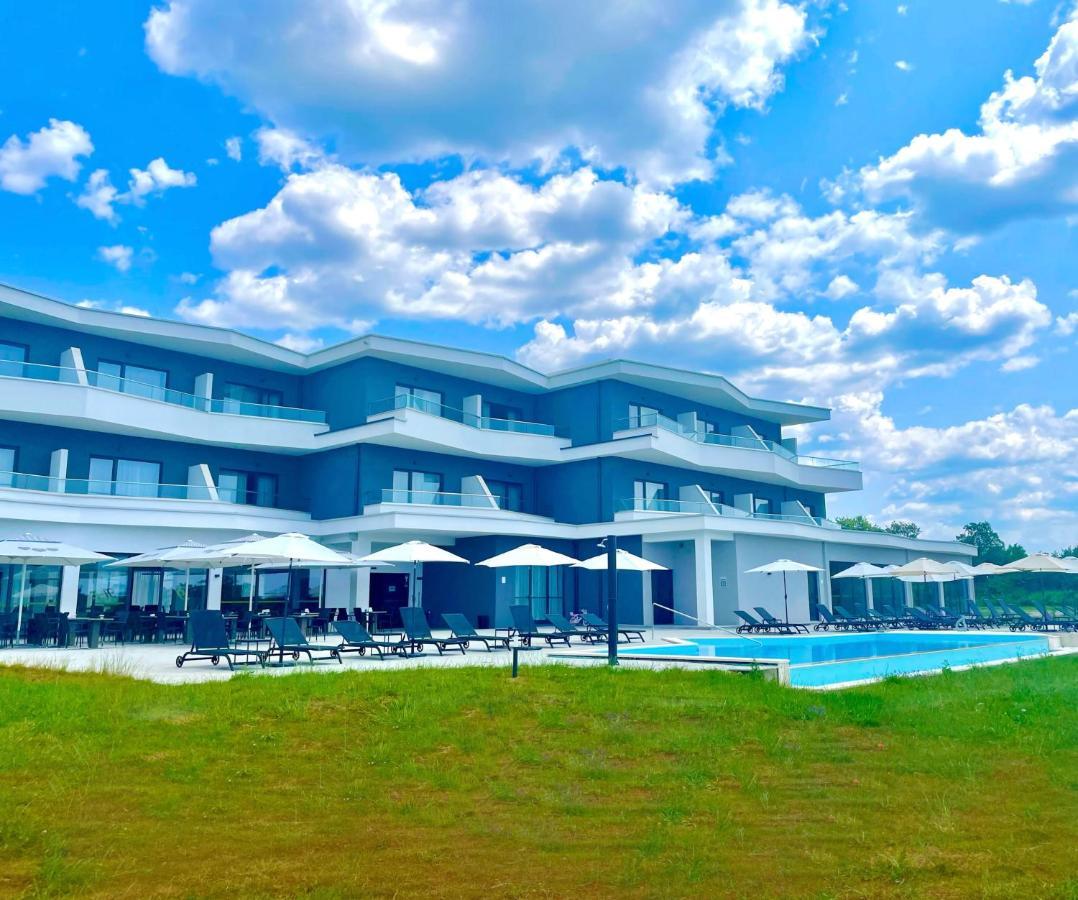 Hotel Delfin Lanterna Tar-Vabriga Exterior photo